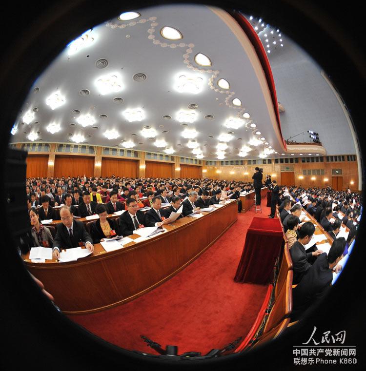 魚(yú)眼鏡頭拍攝的會(huì)場(chǎng)。記者翁奇羽攝