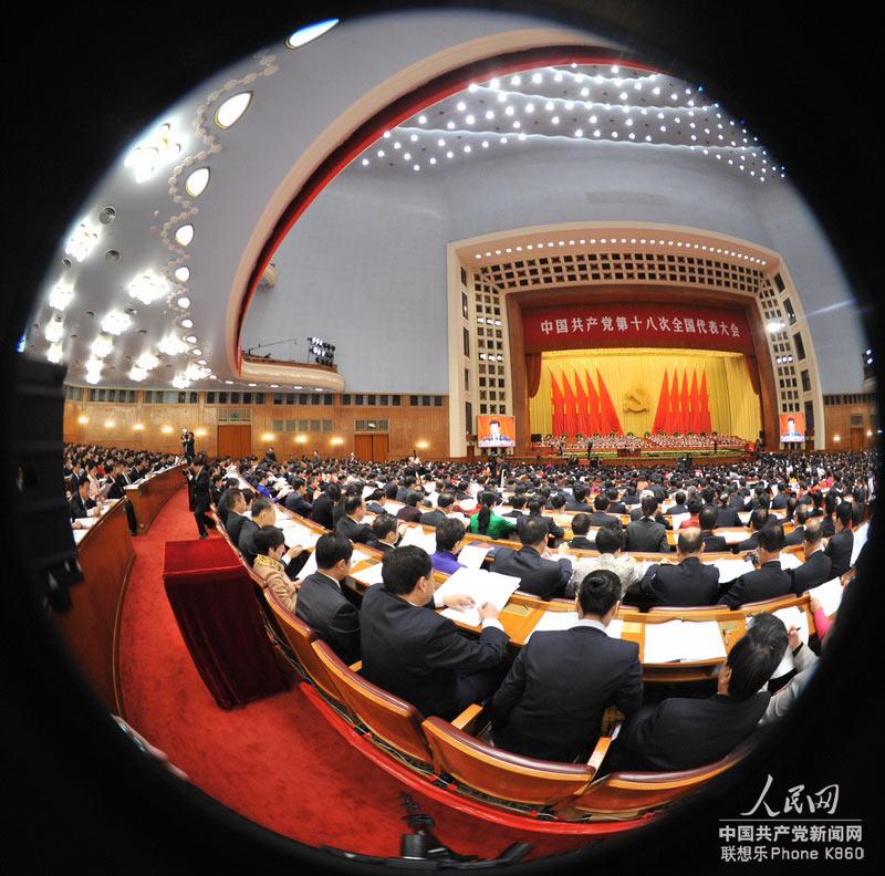 魚眼鏡頭拍攝的會場。記者翁奇羽攝