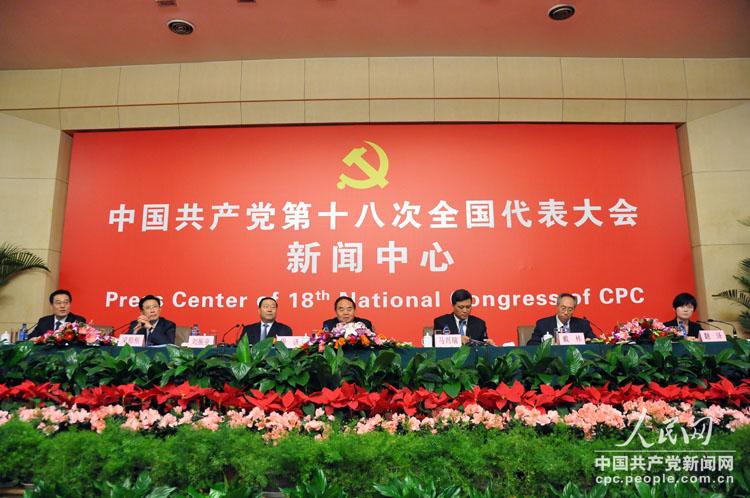 “實施創(chuàng)新驅動戰(zhàn)略 加快轉型發(fā)展步伐”集體採訪會現場。（人民網 張啟川 攝）