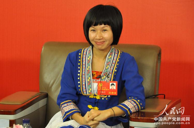圖:廣西壯族自治區(qū)平果縣希望小學校長周標亮參加“中國的教育公平”網(wǎng)絡訪談。(人民網(wǎng) 張啟川 攝)