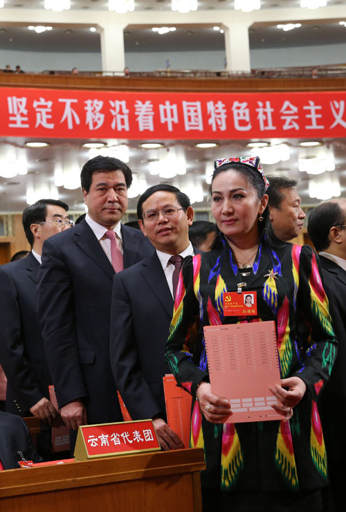 11月14日，中國共產(chǎn)黨第十八次全國代表大會閉幕會在北京人民大會堂舉行。這是代表投票選舉中央委員會委員、候補(bǔ)委員和中央紀(jì)律檢查委員會委員。新華社記者姚大偉攝