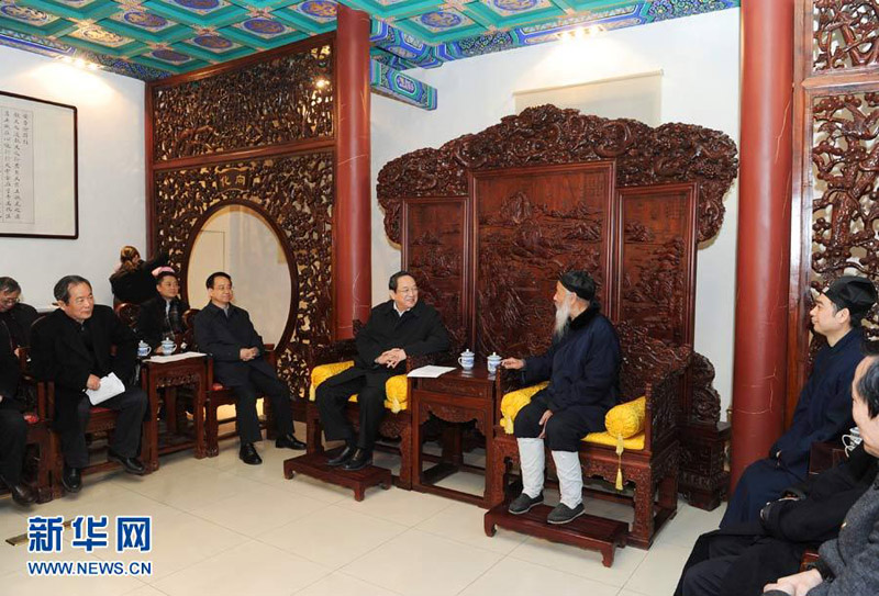 1月21至23日，中共中央政治局常委俞正聲走訪在京的全國性宗教團體，向全國宗教界人士致以新春祝福。這是1月22日，俞正聲走訪中國道教協會。新華社記者 饒愛民 攝