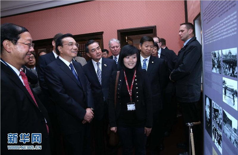 5月26日，中國國務(wù)院總理李克強在德國勃蘭登堡州參觀波茨坦會議舊址。新華社記者龐興雷攝