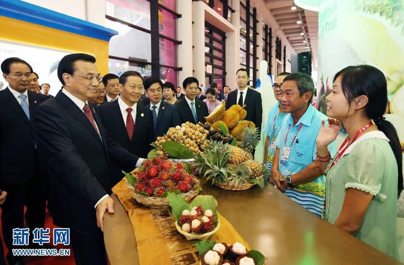 9月3日，中共中央政治局常委、國(guó)務(wù)院總理李克強(qiáng)在南寧參觀中國(guó)－東盟博覽會(huì)展館。 新華社記者 姚大偉 攝