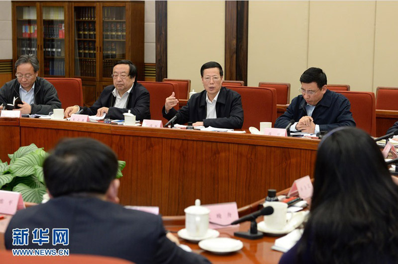 3月28日下午，中共中央政治局常委、國務院副總理張高麗到北京中關(guān)村國家自主創(chuàng)新示范區(qū)調(diào)研。29日上午，張高麗在北京召開企業(yè)家座談會。這是張高麗在座談會上講話。新華社記者 馬佔成 攝