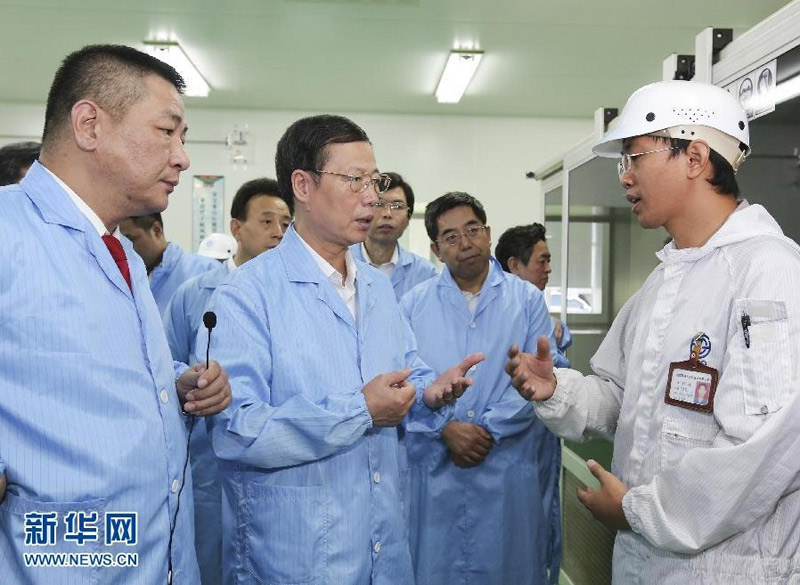 7月5日至8日，中共中央政治局常委、國務院副總理張高麗在四川調研。這是7月5日，張高麗考察富通光通信技術公司。 新華社記者丁林攝