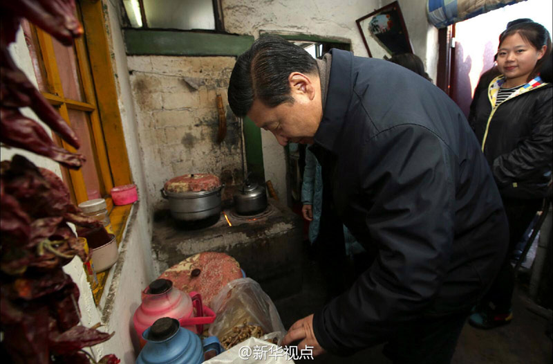 據(jù)新華社“新華視點(diǎn)”微博報(bào)道,看到郭永財(cái)家簡(jiǎn)陋住房，習(xí)近平十分關(guān)心，向當(dāng)?shù)馗刹苛私馀飸魠^(qū)改造時(shí)間表，聽(tīng)說(shuō)這片棚戶區(qū)已列入明年計(jì)劃，他表示滿意，對(duì)老郭說(shuō)，希望你們住房條件 盡快改善，日子越過(guò)越好。臨別時(shí)，總書(shū)記和老 人互相叮囑保重身體，並祝願(yuàn)來(lái)阿爾山旅游的人 越來(lái)越多，經(jīng)濟(jì)越來(lái)越發(fā)展。