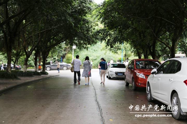 校園內(nèi)景（人民網(wǎng)張湘憶/攝）