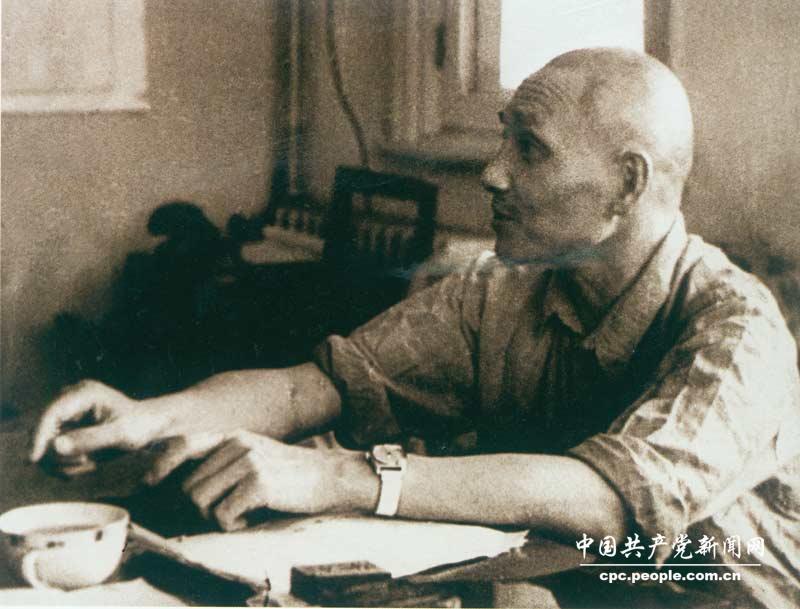 鄧小平在研究渡江作戰(zhàn)問題的會議上