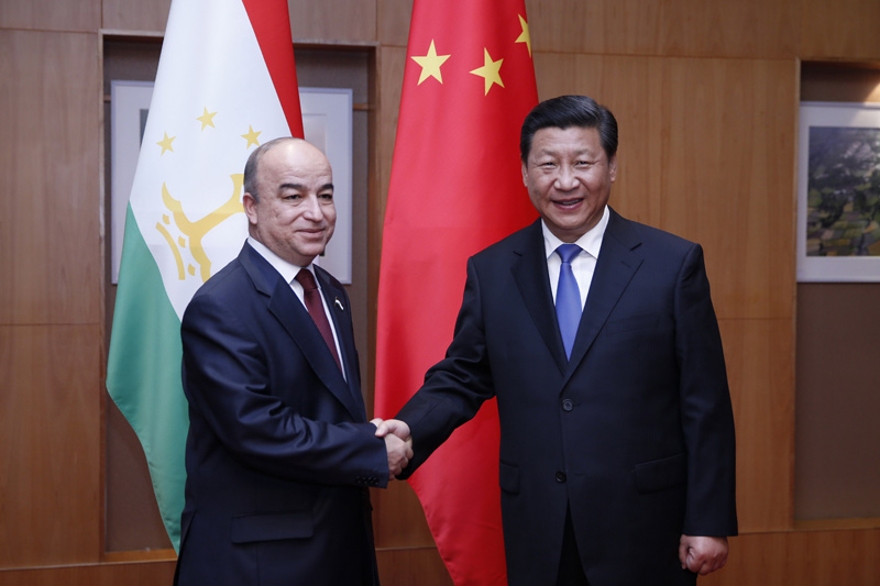 9月13日，國家主席習近平在杜尚別會見塔吉克斯坦議會下院議長祖胡羅夫。 新華社記者鞠鵬攝