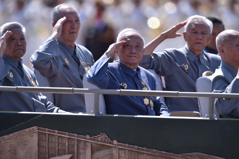 9月3日，中國人民抗日戰(zhàn)爭暨世界反法西斯戰(zhàn)爭勝利70周年紀念大會在北京隆重舉行。這是抗戰(zhàn)老兵乘車方隊。新華社記者李尕攝