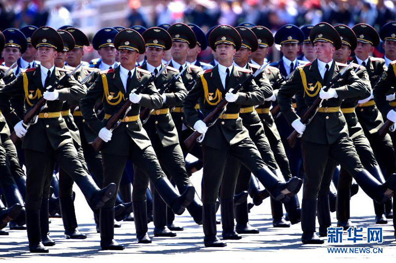 9月3日，中國人民抗日戰(zhàn)爭暨世界反法西斯戰(zhàn)爭勝利70周年紀(jì)念大會在北京隆重舉行。這是白俄羅斯方隊通過天安門廣場。 新華社記者李尕攝
