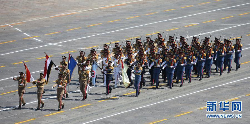 9月3日，中國人民抗日戰(zhàn)爭暨世界反法西斯戰(zhàn)爭勝利70周年紀(jì)念大會在北京隆重舉行。這是埃及方隊(duì)通過天安門廣場。 新華社記者龐興雷攝