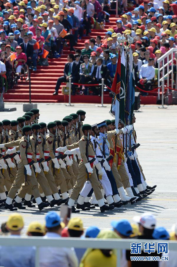 9月3日，中國人民抗日戰(zhàn)爭暨世界反法西斯戰(zhàn)爭勝利70周年紀念大會在北京隆重舉行。這是巴基斯坦方隊通過天安門廣場。 新華社記者劉瀟攝