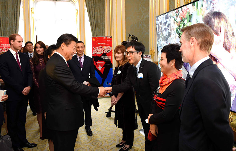 10月21日，國家主席習(xí)近平和夫人彭麗媛在英國威廉王子夫婦陪同下，出席在倫敦舉行的中英創(chuàng)意產(chǎn)業(yè)展。新華社記者 張鐸 攝
