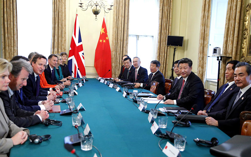 10月21日，國家主席習(xí)近平在倫敦唐寧街首相府同英國首相卡梅倫舉行會(huì)談。新華社記者 鞠鵬 攝