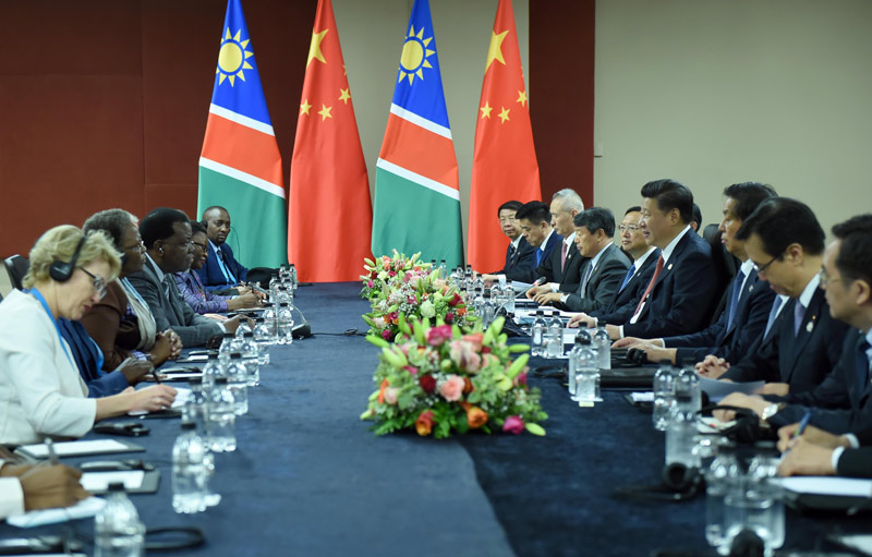 12月4日，國家主席習(xí)近平在約翰內(nèi)斯堡會(huì)見納米比亞總統(tǒng)根哥布。新華社記者 張鐸 攝