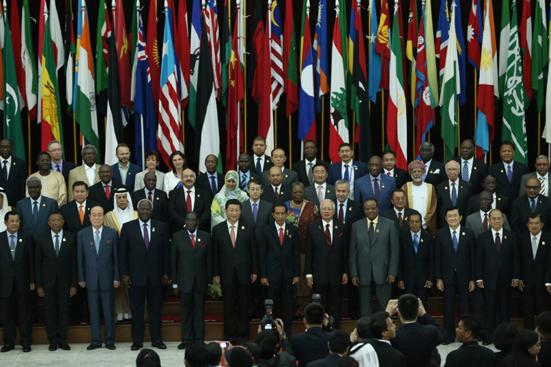這是中國國家主席習(xí)近平同與會(huì)領(lǐng)導(dǎo)人集體合影。新華社記者 馬佔(zhàn)成 攝