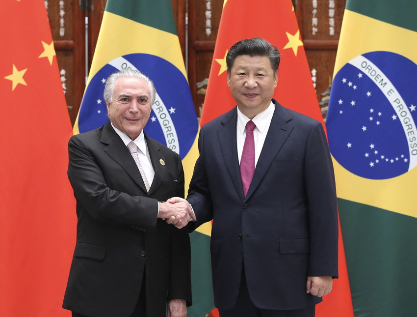 9月2日，國(guó)家主席習(xí)近平在杭州會(huì)見(jiàn)前來(lái)出席二十國(guó)集團(tuán)領(lǐng)導(dǎo)人杭州峰會(huì)的巴西總統(tǒng)特梅爾。新華社記者 龐興雷攝