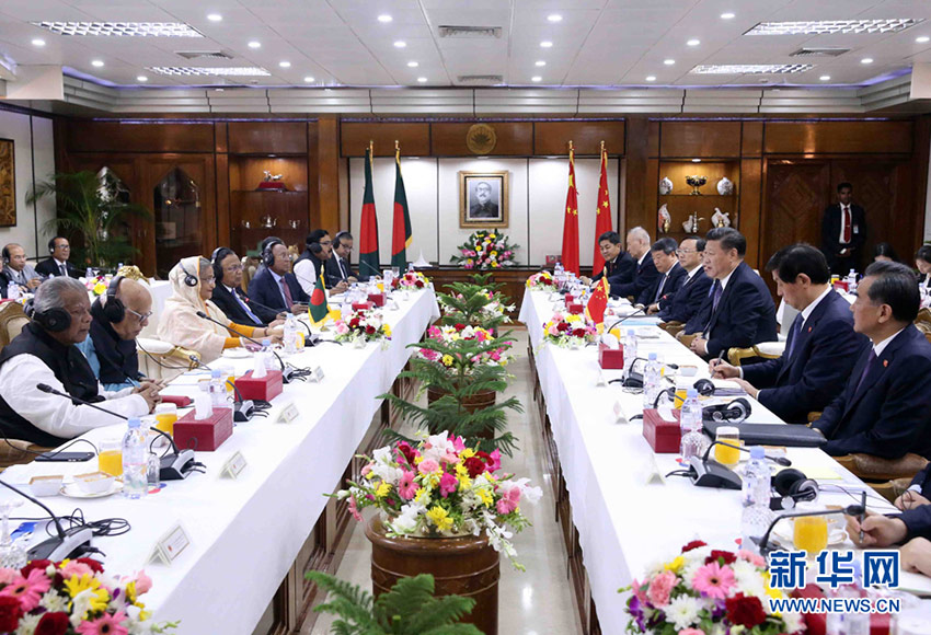 10月14日，國家主席習近平在達卡同孟加拉國總理哈西娜舉行會談。 新華社記者劉衛(wèi)兵攝