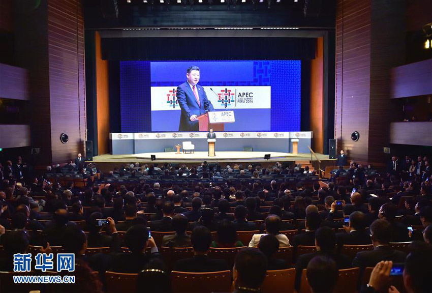 11月19日，2016年亞太經(jīng)合組織工商領(lǐng)導(dǎo)人峰會(huì)在秘魯利馬舉行。國家主席習(xí)近平應(yīng)邀出席並發(fā)表題為《深化伙伴關(guān)系增強(qiáng)發(fā)展動(dòng)力》的主旨演講。 新華社記者 李濤 攝
