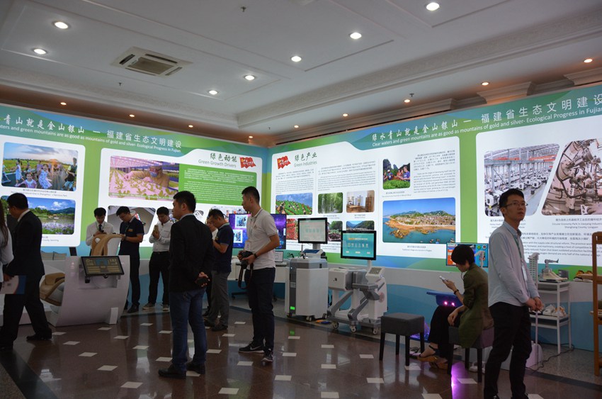 中共中央對(duì)外聯(lián)絡(luò)部福建省委專題宣介會(huì)展覽現(xiàn)場。人民網(wǎng) 夏迪攝