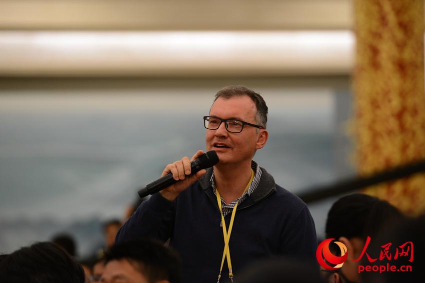 西班牙埃菲社記者提問(wèn)（人民網(wǎng) 張啟川攝）