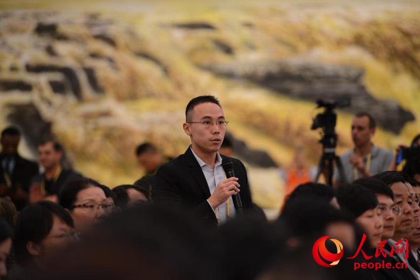 新加坡聯(lián)合早報(bào)記者提問(wèn)（人民網(wǎng) 張啟川攝）