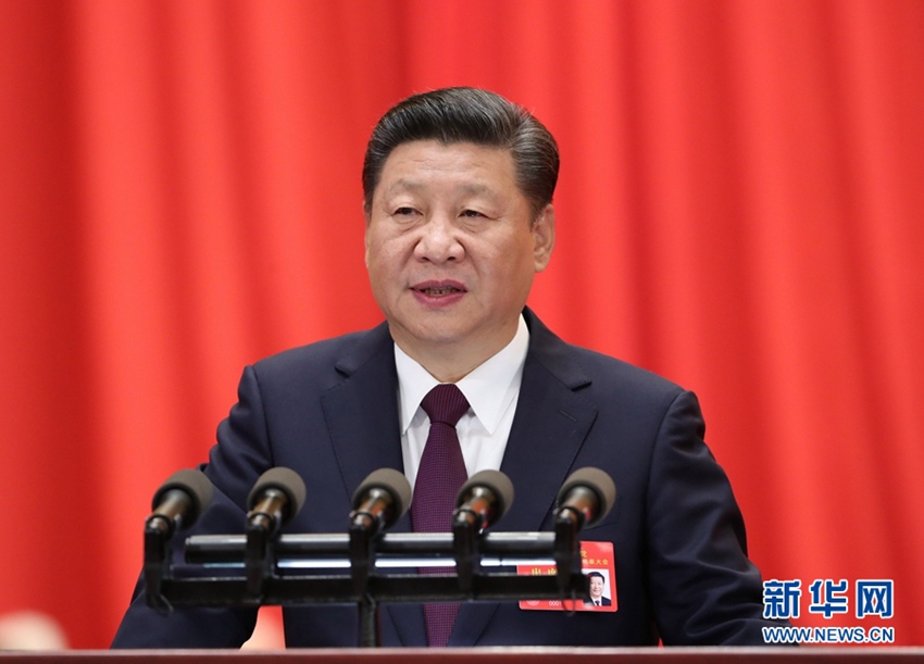 10月18日，中國共產(chǎn)黨第十九次全國代表大會在北京人民大會堂隆重開幕。習(xí)近平代表第十八屆中央委員會向大會作報告。 新華社記者馬佔成 攝