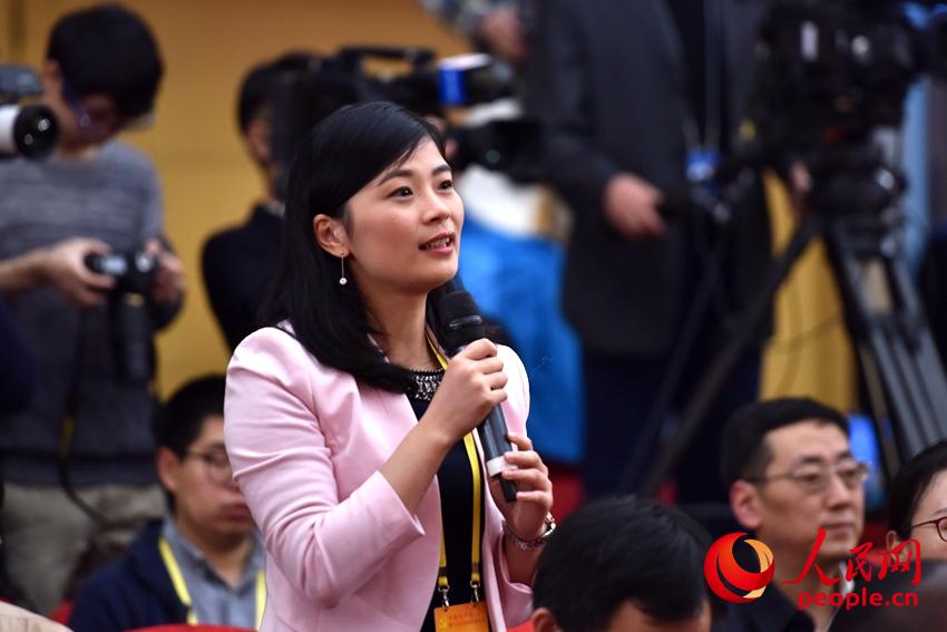 圖：中評社、中評網(wǎng)記者提問