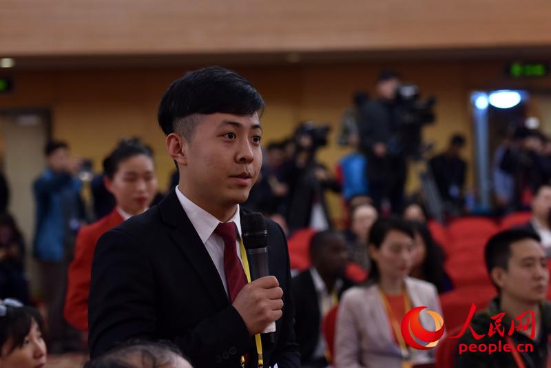 圖：澳門澳亞衛(wèi)視記者提問