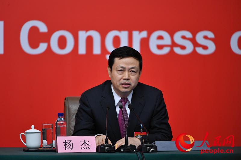 圖：楊杰接受集體採訪