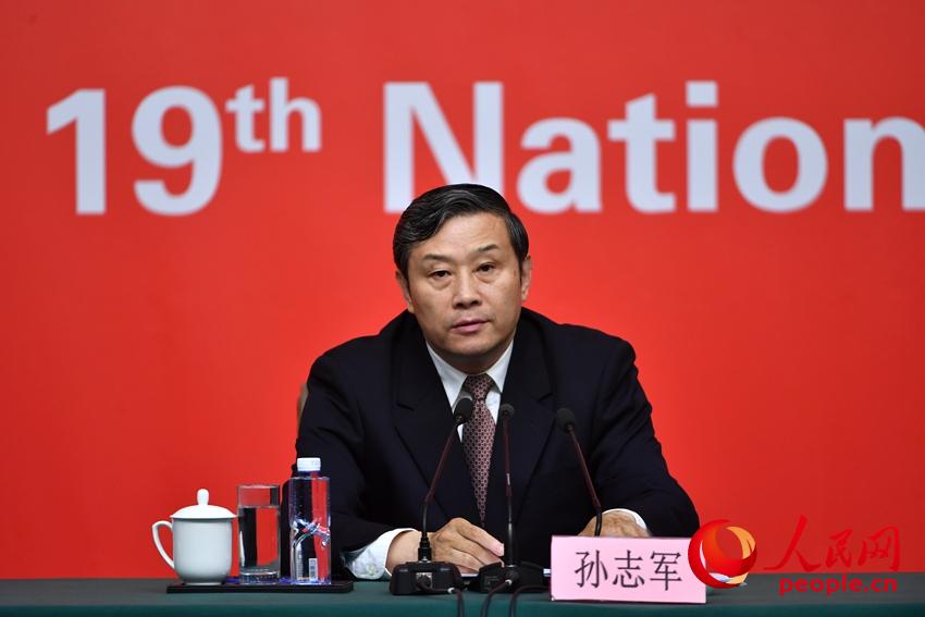 中宣部副部長孫志軍介紹情況。（人民網(wǎng)記者 於凱 攝）