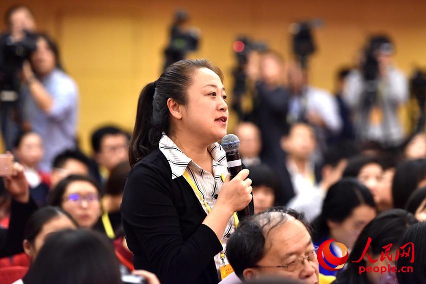 圖：中央人民廣播電臺、央廣網(wǎng)記者提問
