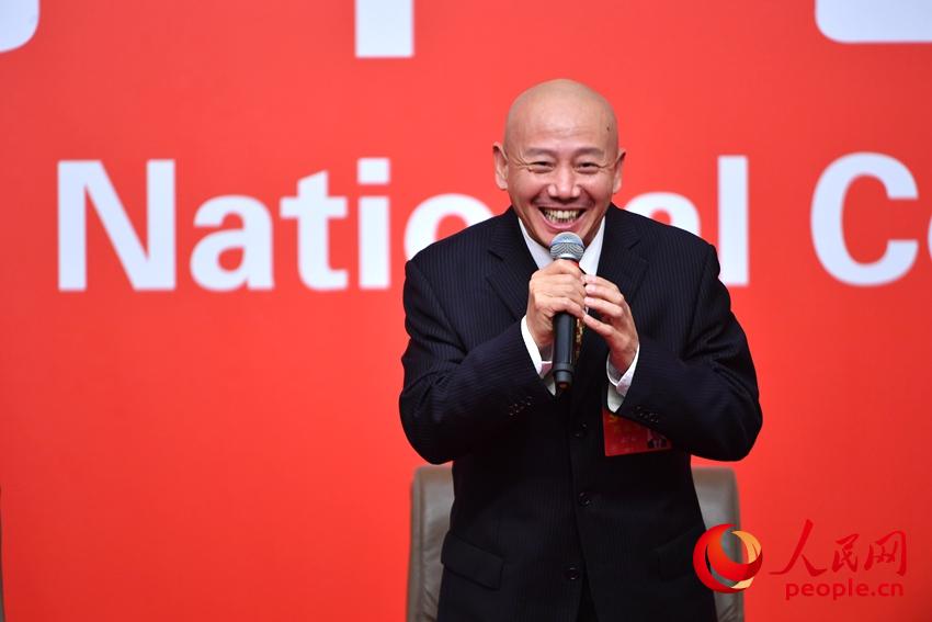 中國文學(xué)藝術(shù)界聯(lián)合會副主席、京劇表演藝術(shù)家孟廣祿接受集體採訪。（人民網(wǎng)記者 於凱 攝）