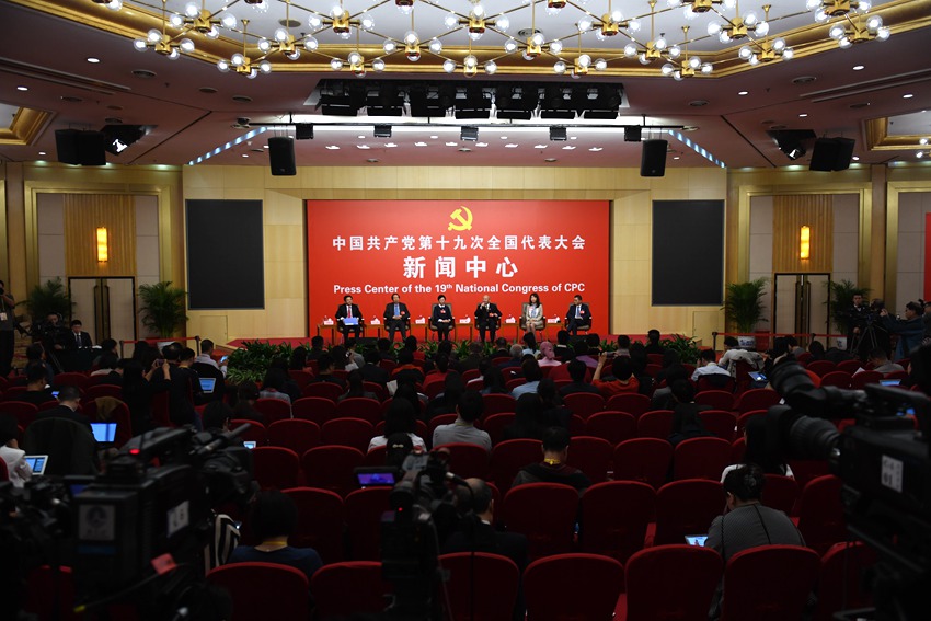“文化發(fā)展開創(chuàng)新局面”集體採訪現(xiàn)場。（人民網(wǎng)記者 於凱 攝）