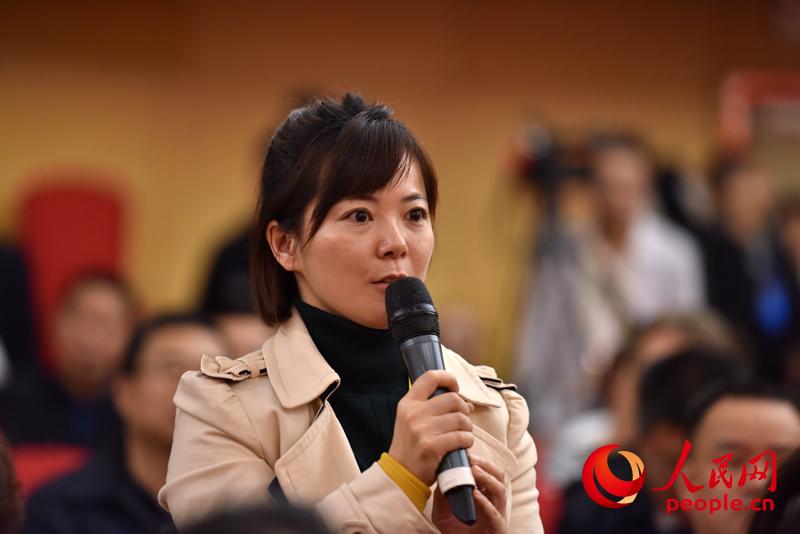 圖：科技日?qǐng)?bào)記者提問(wèn)