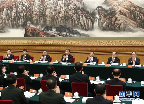 10月20日，中國共產(chǎn)黨第十九次全國代表大會(huì)主席團(tuán)在北京人民大會(huì)堂舉行第二次會(huì)議。習(xí)近平、李克強(qiáng)、張德江、俞正聲、劉雲(yún)山、王岐山、張高麗等出席會(huì)議。新華社記者 鞠鵬 攝