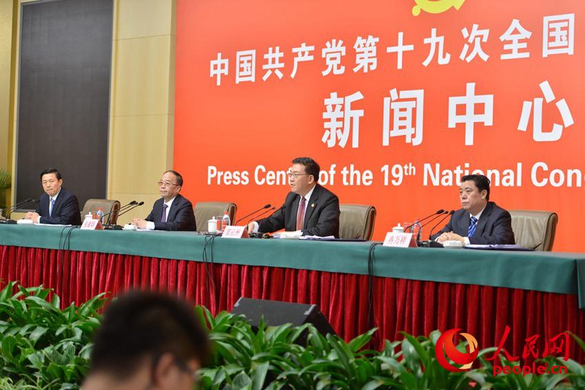 “黨的統(tǒng)一戰(zhàn)線工作和黨的對(duì)外交往”記者招待會(huì)現(xiàn)場(chǎng)。(人民網(wǎng)記者 郝勇 攝)