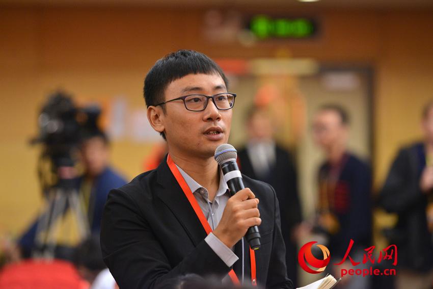 圖：光明日?qǐng)?bào)融媒體記者提問(wèn)