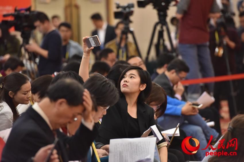 踐行綠色發(fā)展理念,建設(shè)美麗中國記者招待會(huì)現(xiàn)場（人民網(wǎng) 郝勇攝）