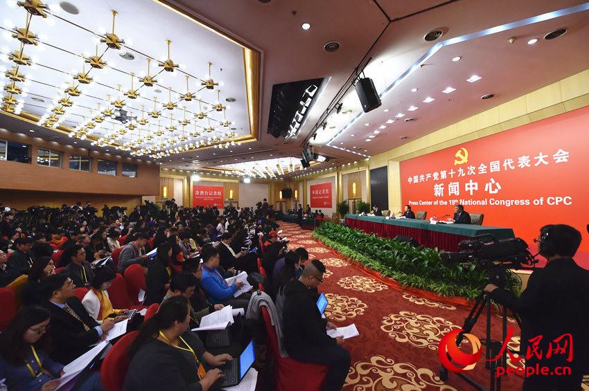 “踐行綠色發(fā)展理念,建設(shè)美麗中國”記者招待會現(xiàn)場。（人民網(wǎng)記者 翁奇羽 攝）