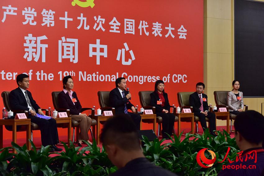 “打好生態(tài)環(huán)保攻堅(jiān)戰(zhàn)”集體採訪現(xiàn)場（人民網(wǎng) 郝勇攝）