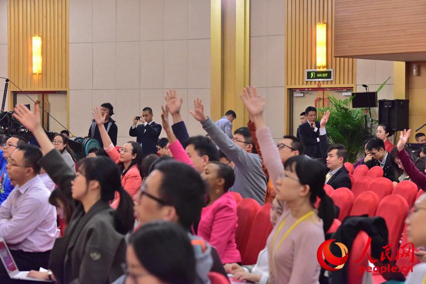 “打好生態(tài)環(huán)保攻堅戰(zhàn)”集體採訪現(xiàn)場（人民網(wǎng) 郝勇攝）