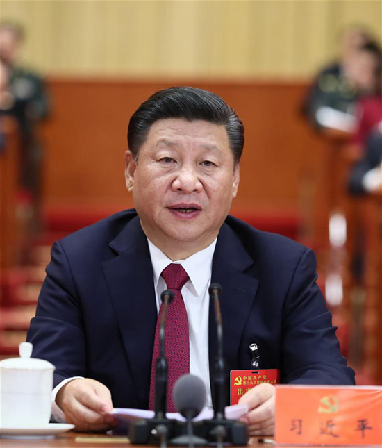 10月24日，中國共產(chǎn)黨第十九次全國代表大會(huì)在北京人民大會(huì)堂勝利閉幕。習(xí)近平同志主持大會(huì)。 新華社記者 蘭紅光 攝