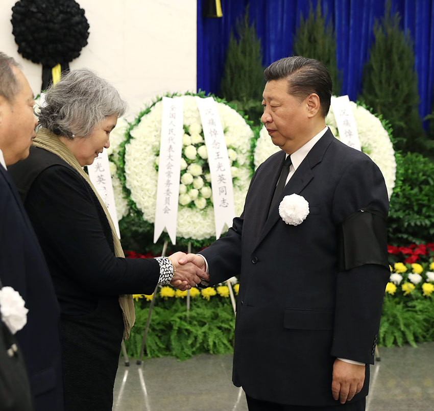 112Ӣͬ־zwڱˌɽĹ(x)ƽˏ(qing)(zhn)wHnɽ\ǰˌɽ̈́e@(x)ƽcӢHʾοAӛ SĔz