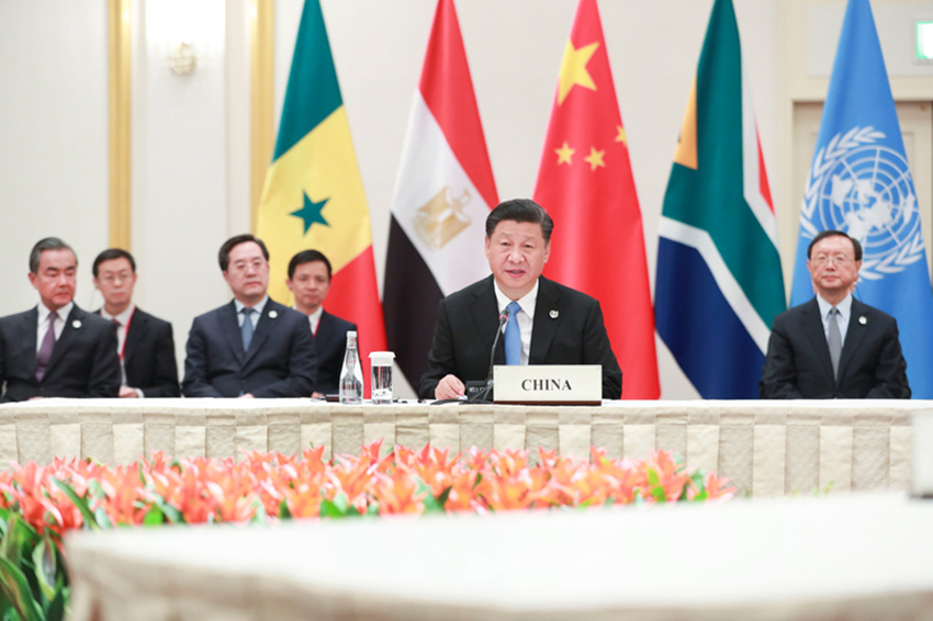 6月28日，國家主席習(xí)近平在大阪主持中非領(lǐng)導(dǎo)人會晤。中非合作論壇前任非方共同主席國南非總統(tǒng)拉馬福薩、非洲聯(lián)盟輪值主席國埃及總統(tǒng)塞西、中非合作論壇現(xiàn)任非方共同主席國塞內(nèi)加爾總統(tǒng)薩勒和聯(lián)合國秘書長古特雷斯出席。 新華社記者 龐興雷 攝