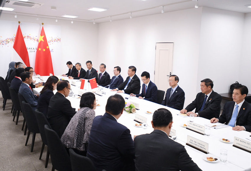 6月28日，國家主席習(xí)近平在大阪會(huì)見印度尼西亞總統(tǒng)佐科。 新華社記者 龐興雷 攝