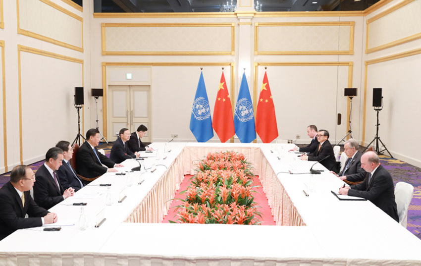 6月28日，國家主席習近平在大阪會見聯(lián)合國秘書長古特雷斯。 新華社記者 龐興雷 攝