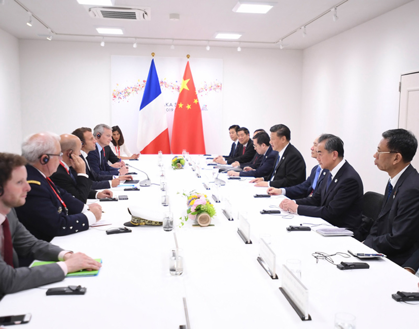 6月29日，國家主席習(xí)近平在大阪會(huì)見法國總統(tǒng)馬克龍。 新華社記者 燕雁 攝